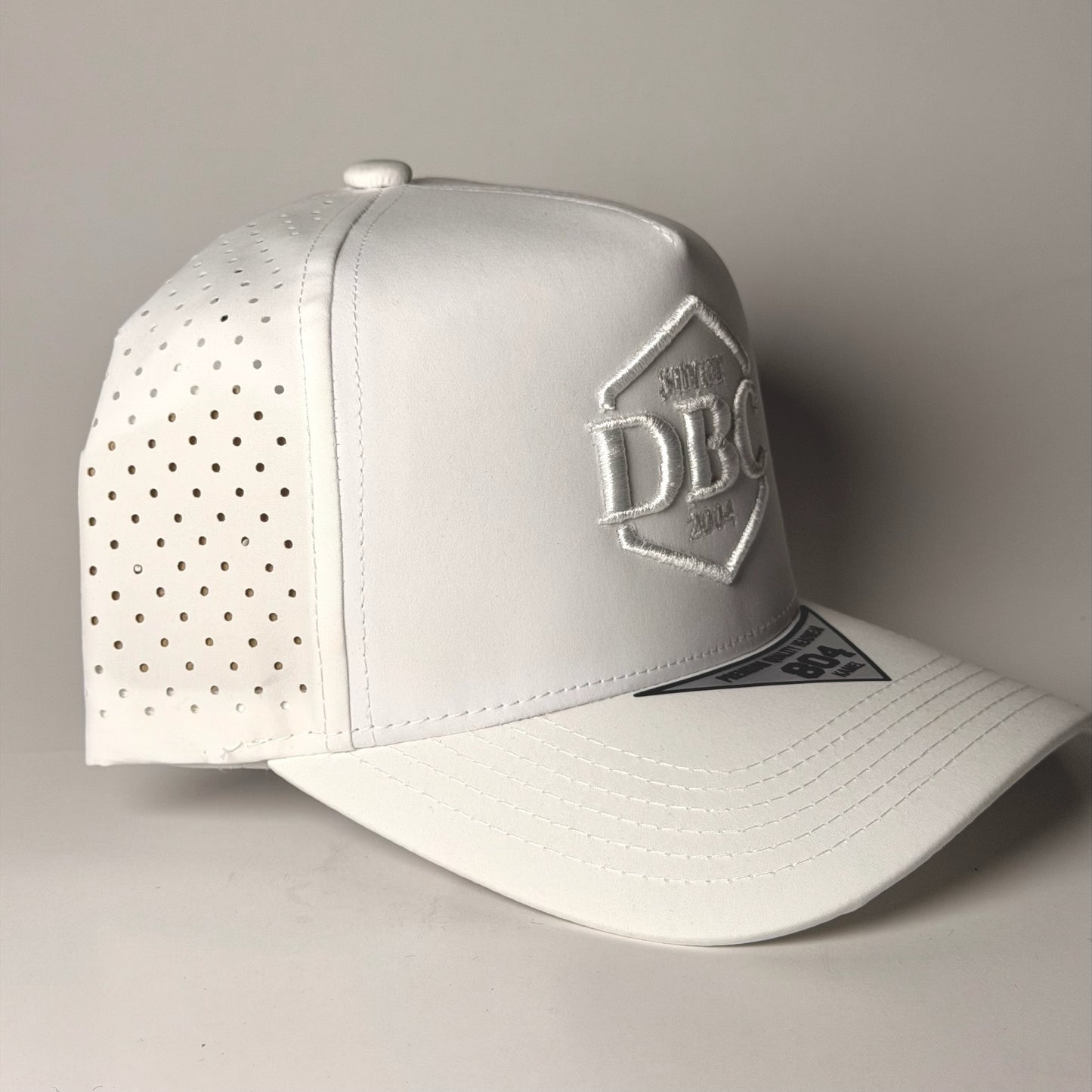GORRA DBC WHITE