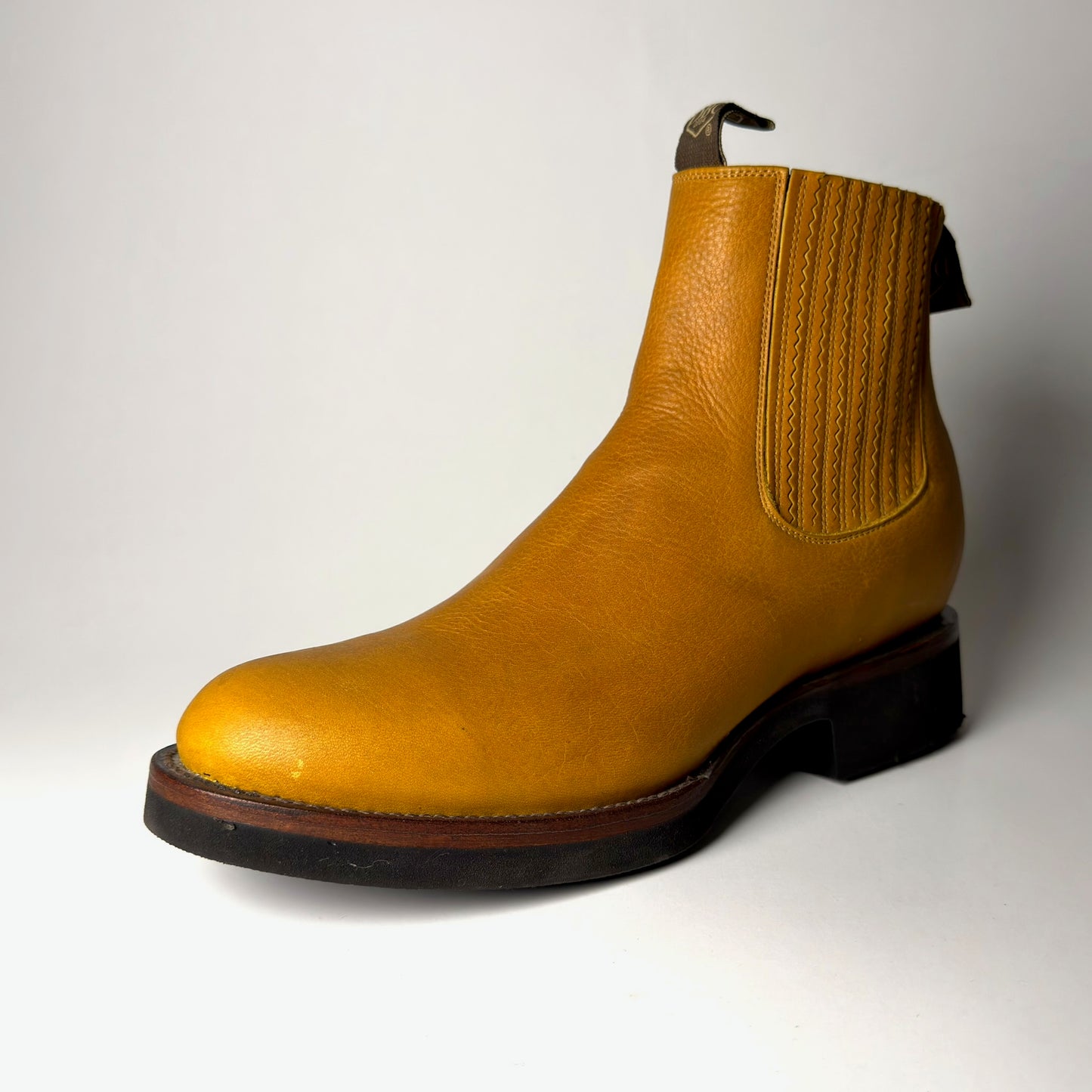 BOTIN CHARRO DESIERTO BAYO SUELA POLIURETANO (CORCHO)