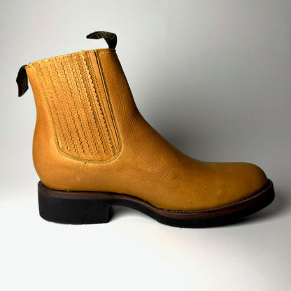 BOTIN CHARRO DESIERTO BAYO SUELA POLIURETANO (CORCHO)