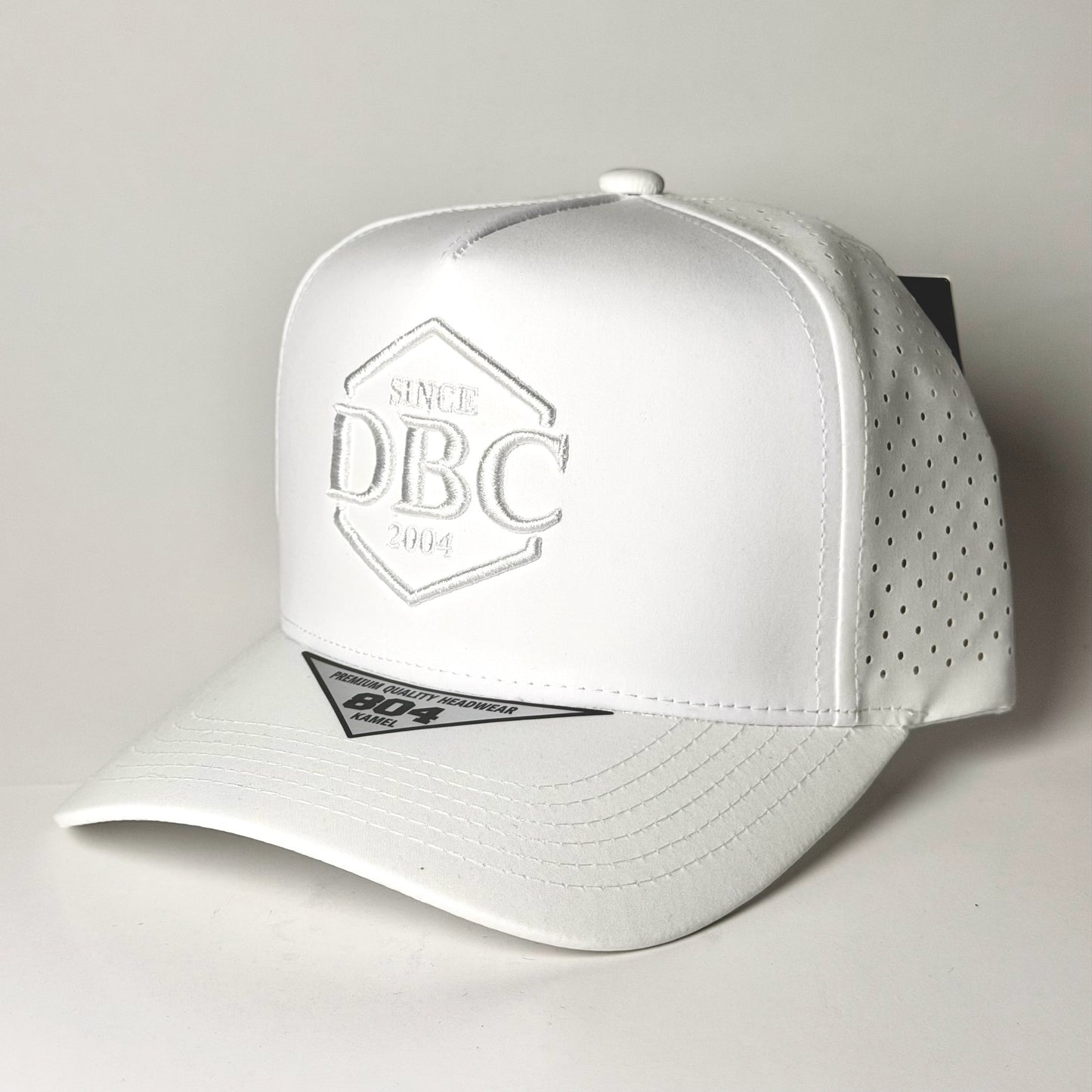 GORRA DBC WHITE